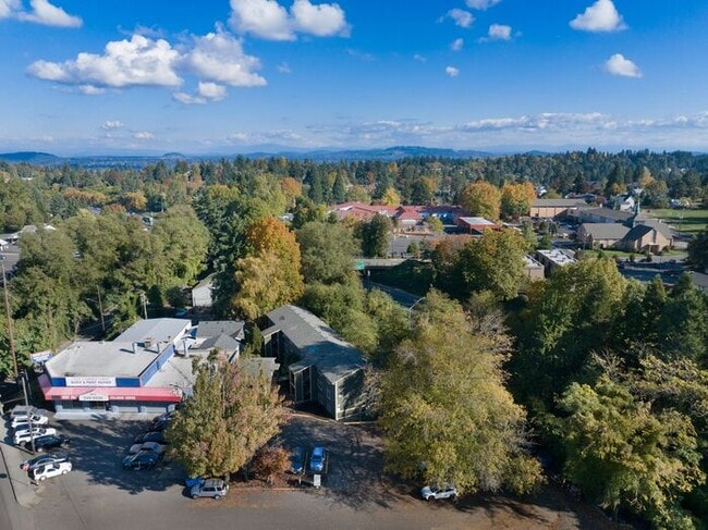 Building Photo - 1st Month FREE!!! 1 Bedroom minutes away from Downtown! Pets OK!