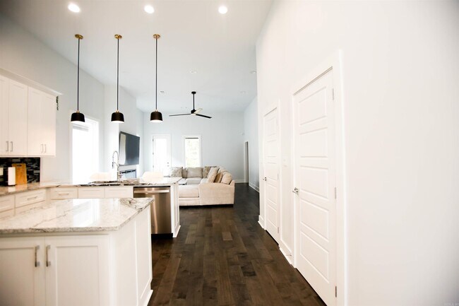 Building Photo - 65 Saffron Cir