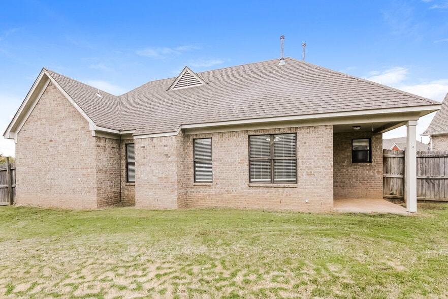 Building Photo - 90 Strawberry Field Cove