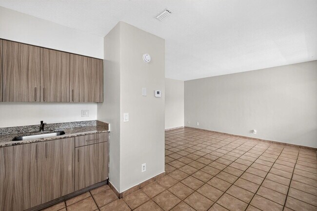 Building Photo - 1007 PROSPECT