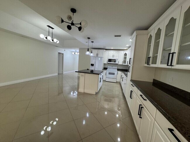 Building Photo - 20844 Concord Green Dr W