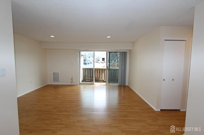 Building Photo - 1905 Aspen Dr