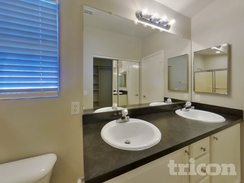 Building Photo - 6754 Cinnabar Coast Ln