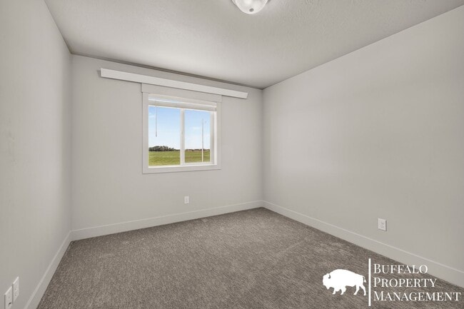 Building Photo - 6289 N Silver Fox Rd