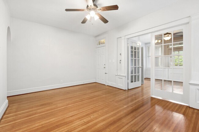Building Photo - Beautiful Ghent Condo for Rent !