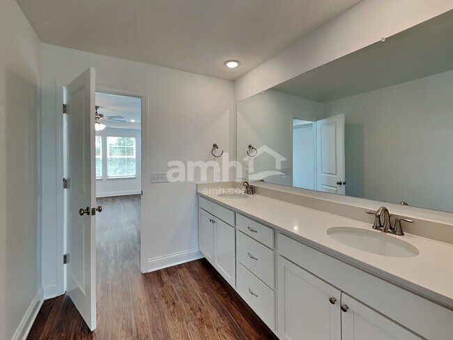 Building Photo - 8276 Northpoint Dr