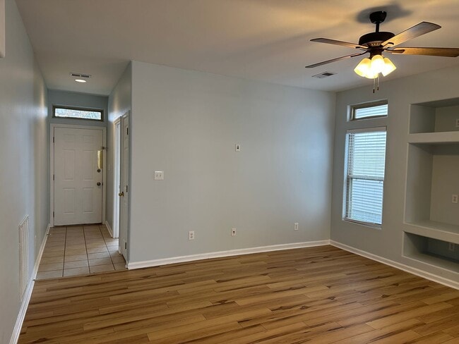 Building Photo - Beautiful 3 BR, 2 Bath House! Finished Garage, Fenced Backyard, Masterson Station Area
