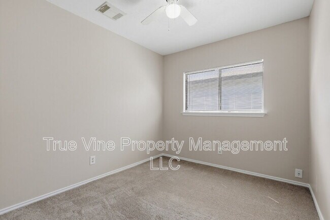 Building Photo - 6810 Saharastone Dr