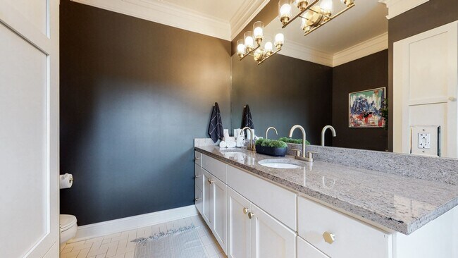 Building Photo - Amazing East Nashville 2 Bed/ 2 Bath Condo...