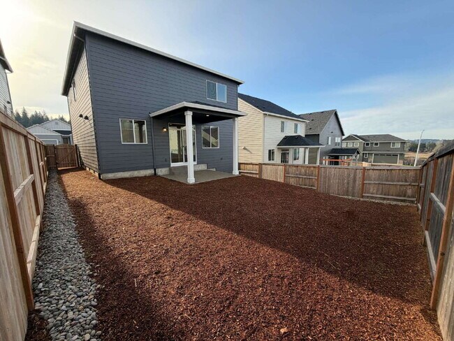 Building Photo - Brand New Estacada 3 bed/2 1/2 bath Home!