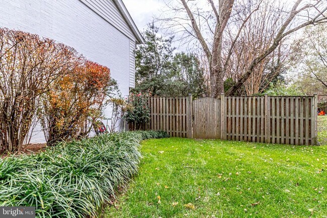 Building Photo - 6519 Engel Dr