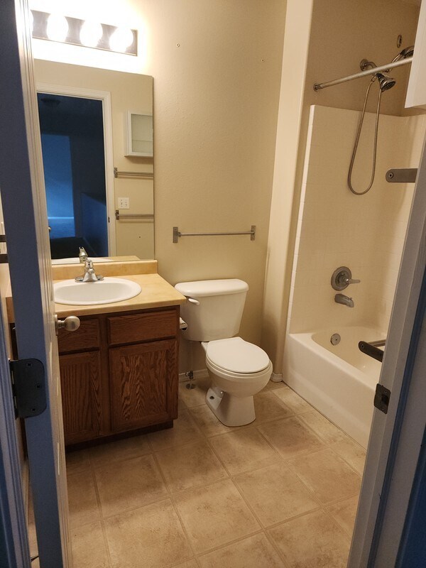 Building Photo - 209 Interlochen Ln