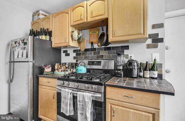 Building Photo - 2567 Kern St