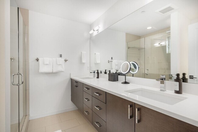 Building Photo - 301 Valley St