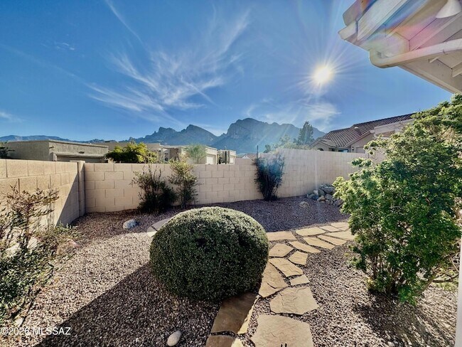 Building Photo - 9970 N Colony Dr