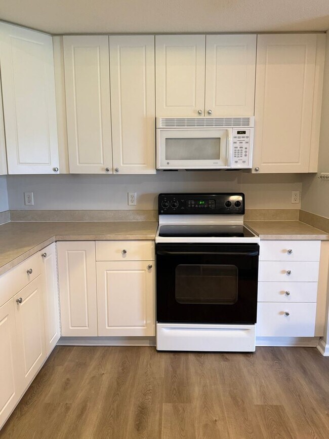 Building Photo - Hidden Springs II Condos