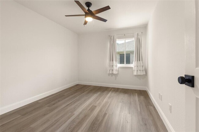 Building Photo - 2652 Bradley Ln