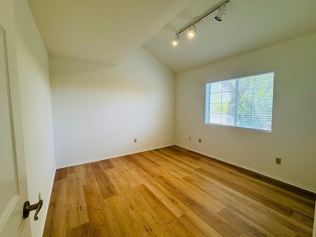 Building Photo - Palm Colony End Unit | Resort Living Included!