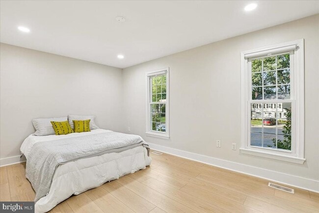 Building Photo - 15465 Golf Club Dr