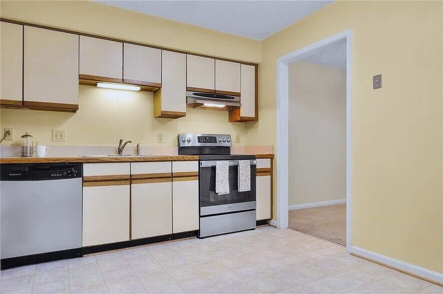 Building Photo - 2303 Merl Cir