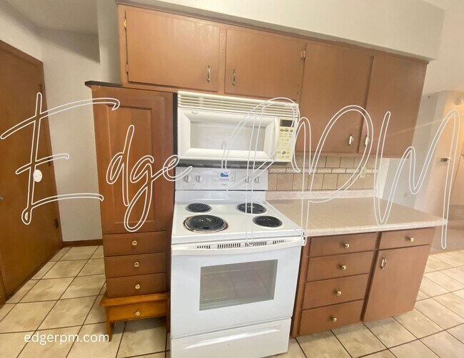 Building Photo - Now Available – Cozy 3 Bed / 2 Bath Ranch!