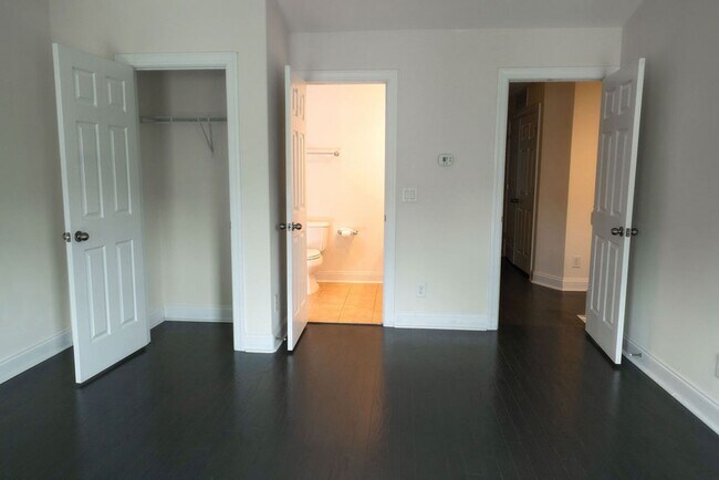 Building Photo - 4988 Wyngate Village Dr