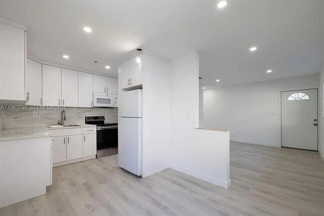 Building Photo - 1555 NW 34th St