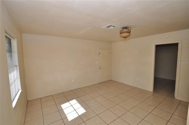 Building Photo - 131 Denton Ave