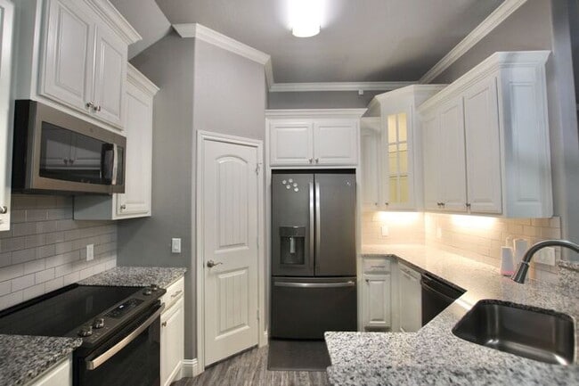 Building Photo - Coming Soon! Stunning 3 Bed 2 Bath Home on...