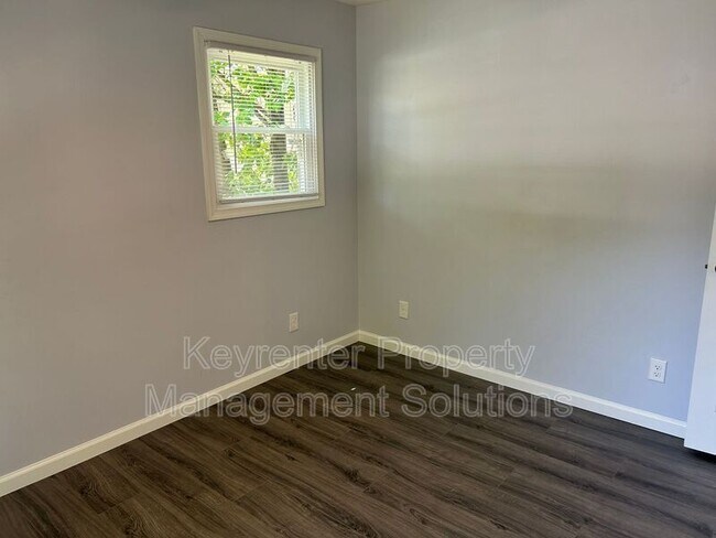 Building Photo - 421 N Charlotte Ave