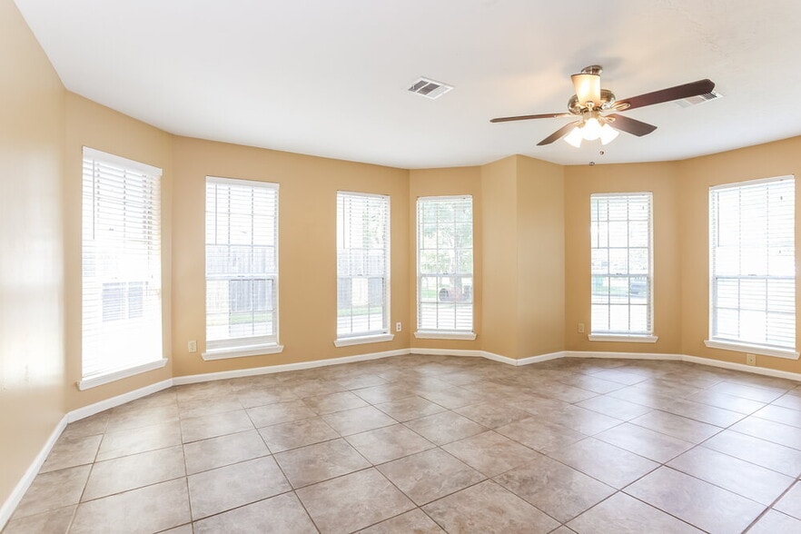 Building Photo - 12526 Zavalla St