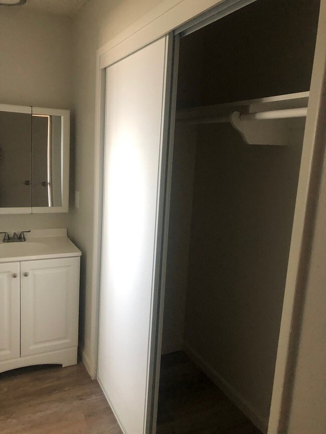 Building Photo - 5920 Stanley Ave