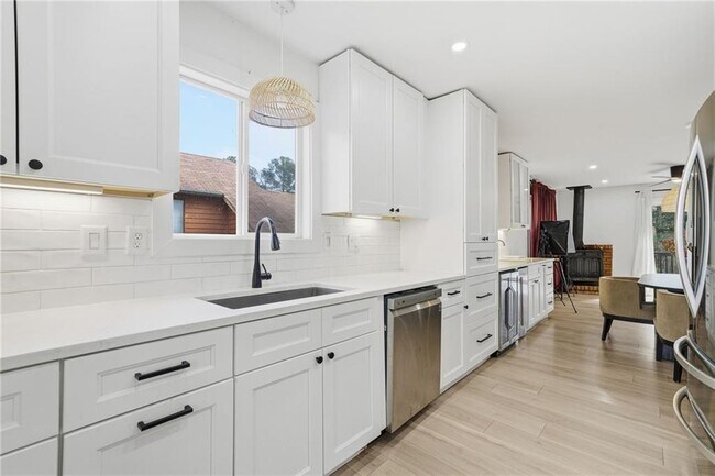 Building Photo - 2130 Cove Trail