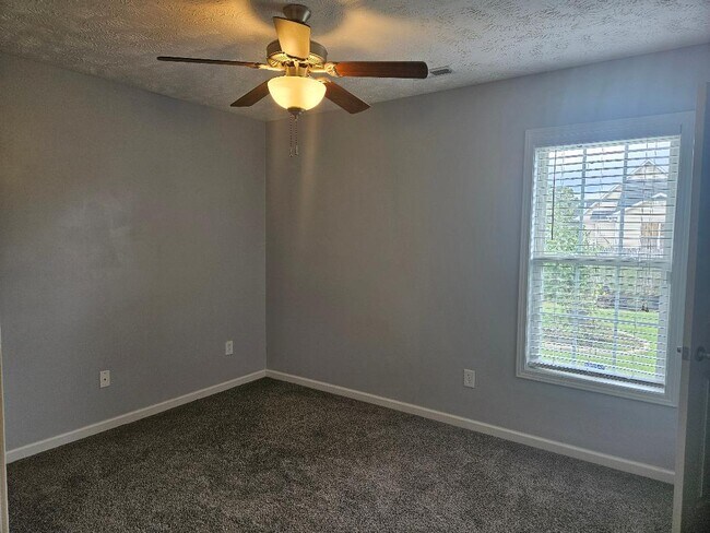 Building Photo - 3027 Tettenbury Dr