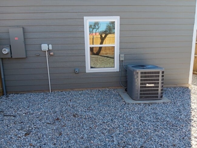 Building Photo - 5905 S Hampshire Blvd