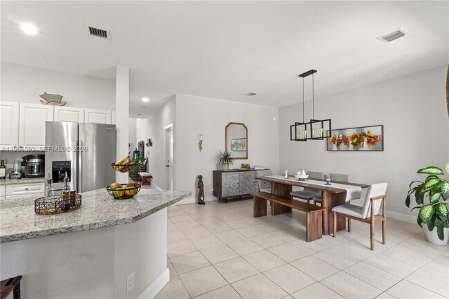 Building Photo - 5343 SW 40th Ave