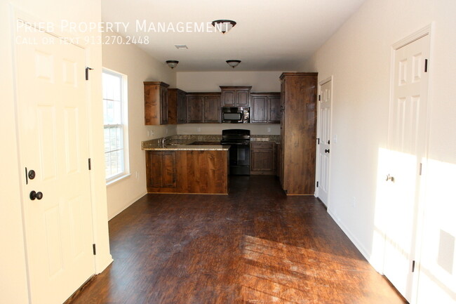 Building Photo - Parkview Townhome - Available November 27th