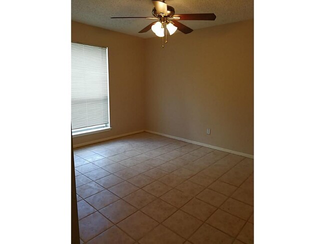 Building Photo - 6335 Pouter Dr