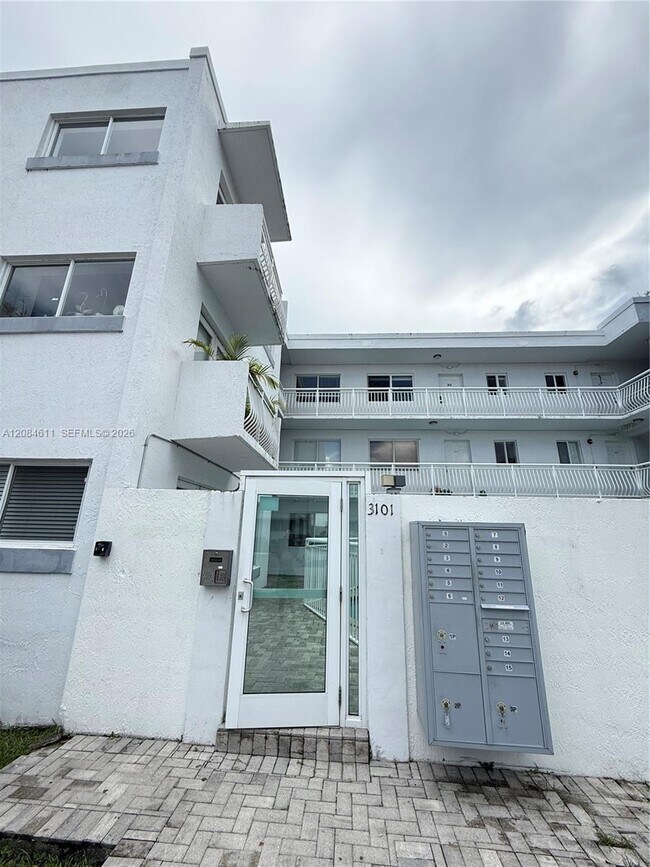 Building Photo - 3101 SW 27th Ave