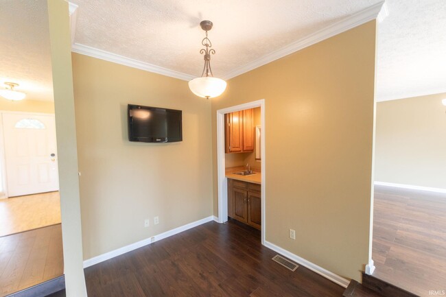 Building Photo - 604 W Soutar Dr