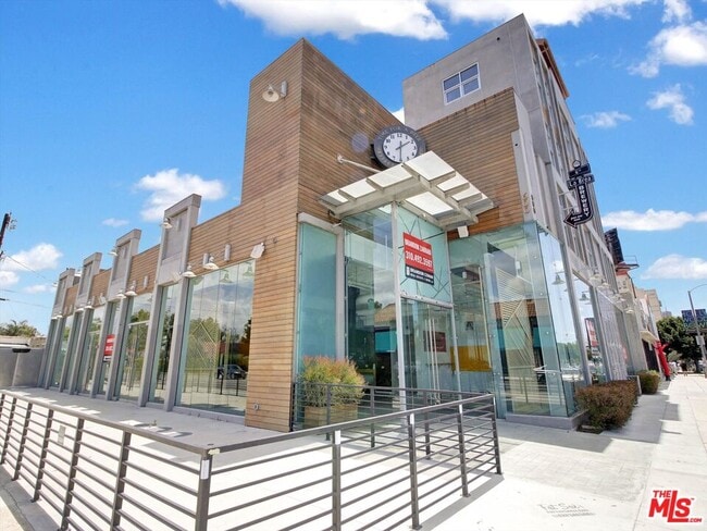 Building Photo - 600 S La Brea Ave