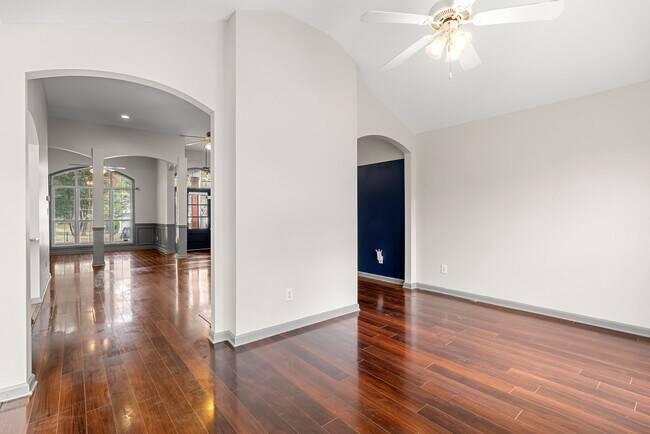 Building Photo - 5160 Oaks Landing Ct