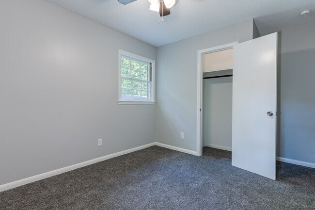 Building Photo - Spacious Home with Modern Comfort in 29223
