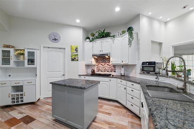 Building Photo - 5904 Saddle Clb Trl