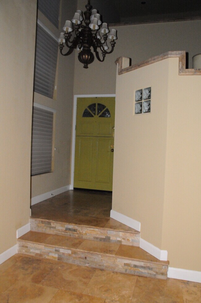 Building Photo - 703 Via Presa