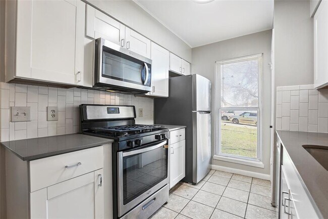 Building Photo - 1408 Valleyridge Cir