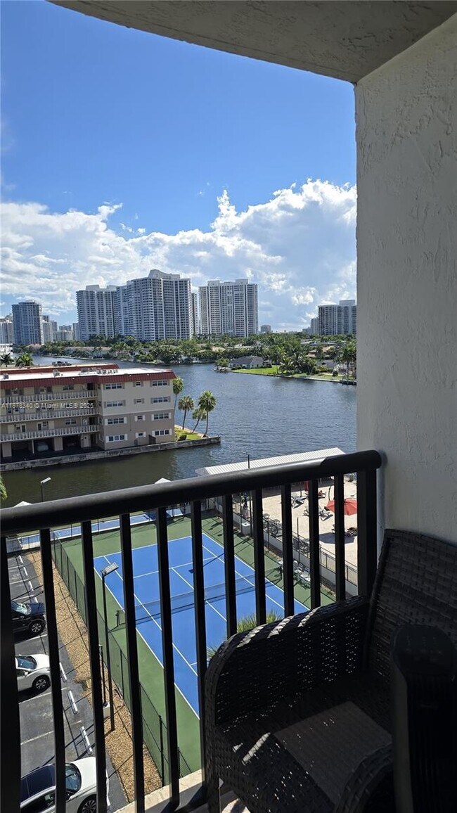 Building Photo - 2017 S Ocean Dr