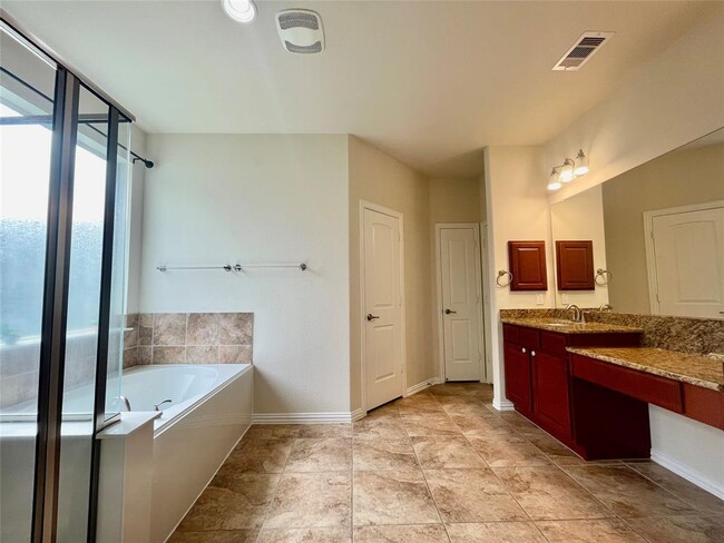 Building Photo - 20801 Sheridan Heights Ln