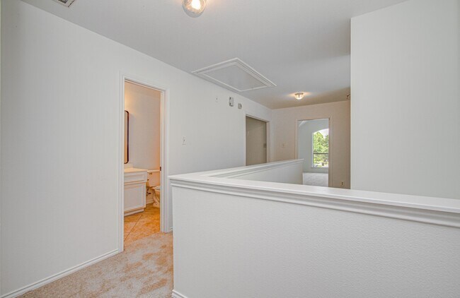Building Photo - 743 Hallsleigh Ln