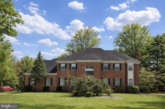 Building Photo - 28 Buckingham Dr